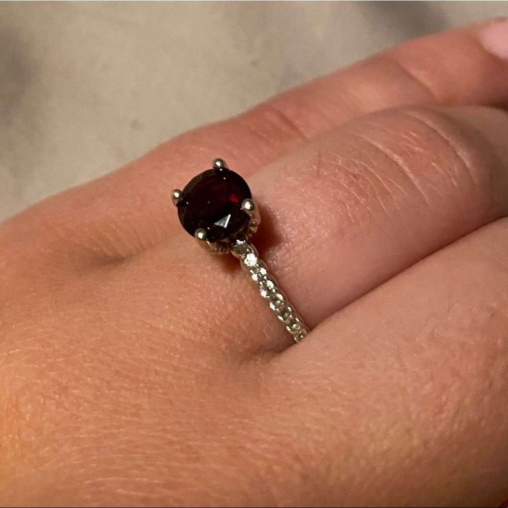 Beautiful solitaire ring - Picture 3 of 3